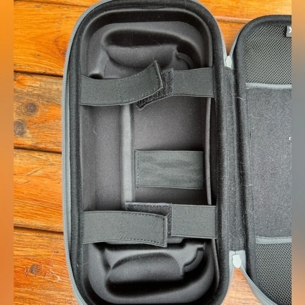 Nintendo switch carrying case. Like new. Excellent condition.